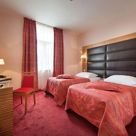 إي إيه سوناتا 4* براغ