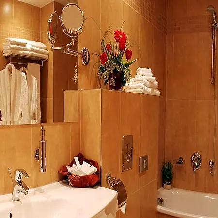 Ea Sonata Hotel 4*